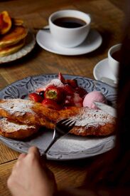 開放的なロケーションで
ダイニングバー・バルが楽しめる人気のお店★