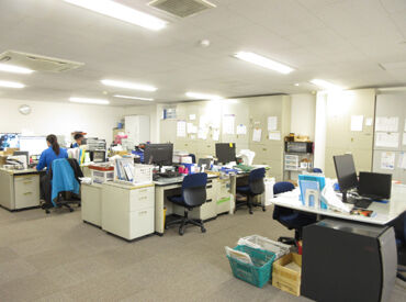 高橋物産株式会社 家庭やプライベートと両立しやすい職場◎
現在4～5名の事務スタッフが活躍中のため、丁寧にサポートする環境が整っています♪