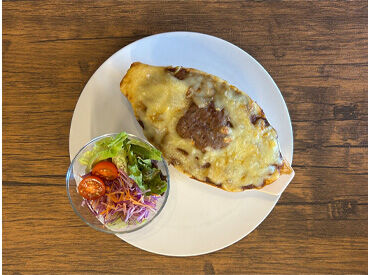 \オシャレ好きな方大歓迎/
髪色自由&ネイルOK!
あなたらしいスタイルで◎