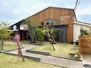 ホリデー イン ヴィラ 　※昨年4月にリニューアルオープン お店に慣れるまでは簡単なことからお任せしていきます！
初バイト＆飲食店が未経験の方でも大歓迎♪
4月以降も働ける方大歓迎★