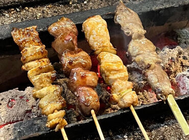 料理を運んだり下げたり…ホールのお仕事がメイン♪
飲食店でのお仕事が初めての方も歓迎★