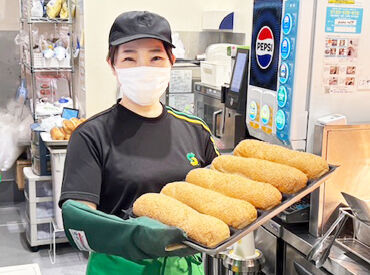 店舗目標達成で、
全員にプチボーナス支給！！
週2日勤務などでも、もちろん支給♪
髪色オシャレ自由⇒のびのび働こう◎