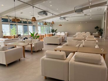 Sofacoffee wool（ソファーコーヒー ウール） 押しのメニューは"揚げパン"です♪
おしゃれな店内に気分もあがる(*^_^*)

撮影したスタッフにはいませんが派手髪もOK