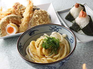 自慢の讃岐うどんは絶品！天ぷらとの相性も抜群なんです！