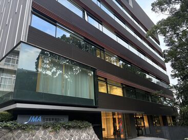 ＼30-50代女性中心に活躍中／
アルバイトさんは主婦さん中心に女性3名活躍中◎
先輩が優しくサポートします♪
