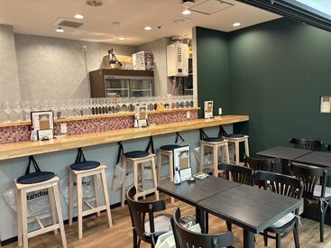 <お給料は現金手渡し☆>
働いた分は、毎月手渡しでGET◎
おろす手間も省けて楽ちんです♪
そのままお買い物にも行けちゃいます!