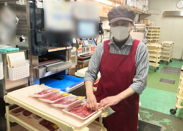 コープぎふ恵那店 いらっしゃいませ～とカンタンなご挨拶ができればOK！
お肉の加工や、パック詰めなどのモクモク作業がメイン♪