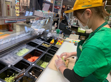 初バイトも歓迎♪
先輩スタッフが優しく教えてくれるから安心!
高校生~歓迎!