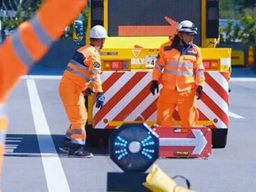 有限会社三重トラフィックガード【勤務地：鈴鹿インター周辺】 ＼通勤手段は相談OK／

事務所から相乗りで現場に行ける方法あり♪

マイカー通勤したい方は直行直帰もOK！