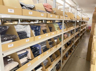 ▼バイク・自転車通勤OK
空調完備の倉庫内で快適に作業♪
▼髪色・ネイル等自由
自分らしく働ける自由さも魅力!