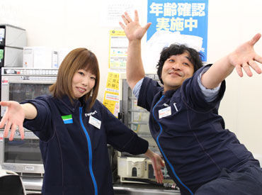 ファミリーマート 門前仲町駅前店 前職の職業は様々！
元バンドマン・元パチンコ店員・元アパレル店員etc…
全員楽しく正社員として働いています＊*