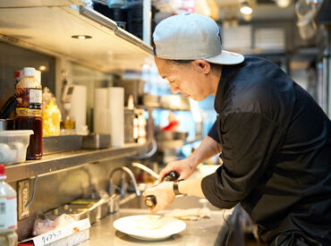 1フロア6～7名/キッチン4名のチームで営業中★
学生・フリーターさん大歓迎！
シフトは面接時にお気軽にご相談ください。