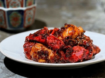 壺でしっかり味を絡める「壺ホルモン」や
女将が料理に合わせて厳選した日本酒など…
こだわりメニューを取り揃えています◎