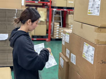 若者向けファッションブランドの仕分け･梱包･発送！
おしゃれ好きさん必見のお仕事です◎
知識は不問なのでご安心ください！