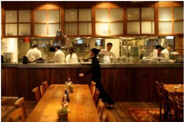 Royal Garden Cafe 青山 10代～50代迄、幅広い年代の方積極採用中！
研修もしっかり整っていますのでご安心を！
まずは、ご応募お待ちしております！