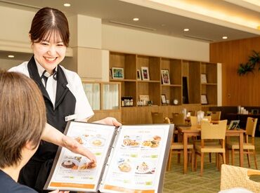＼ゴルフ場のレストランホールスタッフ！／
ゴルフに少しでも興味がある方大歓迎！
人と話すことが好きな方にピッタリのお仕事♪
