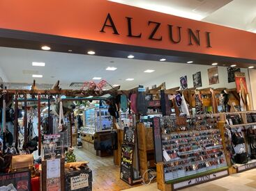 アルズニ各務原店 「大丈夫？」「困ったことはない？」と
お互いに声を掛け合いながら業務を進めています！
チームワーク抜群の職場で働きやすい◎