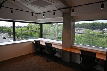 事務所は出町柳駅スグ★
春先は帰り道で桜も見れます♪