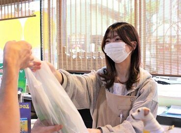 リカーズかめはた 酒屋C&C 扱う商品はお酒ですが、お酒に詳しくなくても大丈夫◎
頑張りと希望に応じて、正社員登用も積極的に行っています！