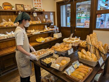 焼きたてパンの香りに囲まれながら成長できる職場です
正社員として新しい一歩を踏み出しませんか