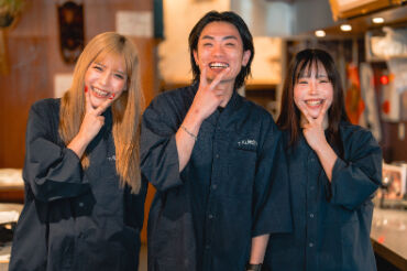 しじみ炊き肉くにき 阪急梅田店 ＜面接～入社手続きまでWEB完結OK＞
応募して初回勤務まで最短3営業日★★
スグ働きたい方必見◎