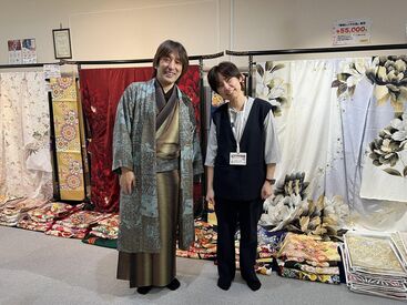 現在スタッフは約10名。
アットホームで落ち着いた雰囲気のお店です。
人生の大切な節目をお祝いできるやりがいのある仕事です。
