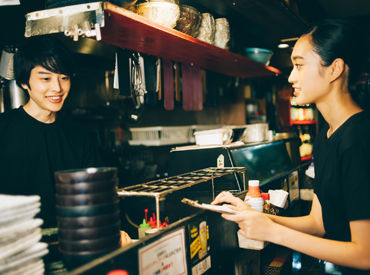 アルバイトスタッフと一緒に
ワイワイ楽しく働けるのもこの仕事の魅力！
「話を聞いてみたい！」お問合わせだけでも歓迎です◎