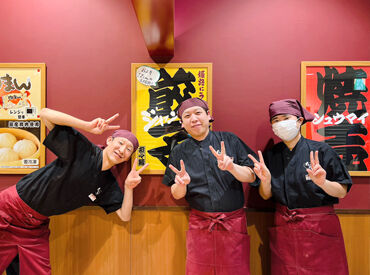 御座候 FESTA店 ＜外国語対応も問題なし＞
英語＆中国語メニューと写真付きパネルがあるので、
外国語を話せなくても、ジェスチャーで通じる！