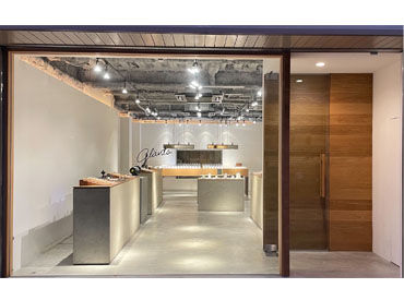 <オシャレな外観&内装♪>
センスあふれるデザインで気分もアップ!
落ち着いた雰囲気の店内で、接客&モノづくりを楽しめる◎