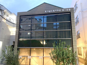 新大久保駅 徒歩3分♪
駅チカだから通いやすいですよ！
大久保駅や新宿駅からも通勤できます◎
自転車・バイク通勤もOKです★