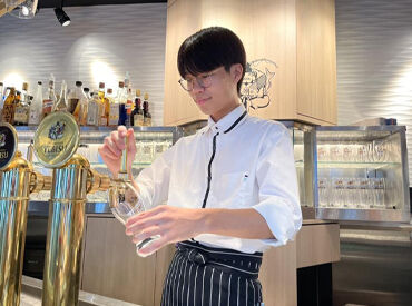 ＹＥＢＩＳＵ　ＢＡＲ（ヱビスバー）　神楽坂店 大学生～フリーター～主婦（夫）の方まで、幅広く活躍中♪
バイトデビューにもぴったりです◎扶養内での勤務もOKです。