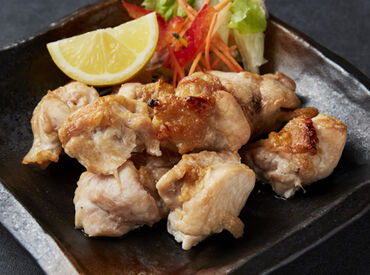 髪型・髪色自由&ピアス・ネイル・ヒゲはもちろ
んタトゥーまで自由です!
どんなスタイルでもどんとこい!