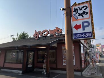 まずはホールのお仕事から♪
出勤日はメニューが半額で食べられるし、持ち帰りもOK！