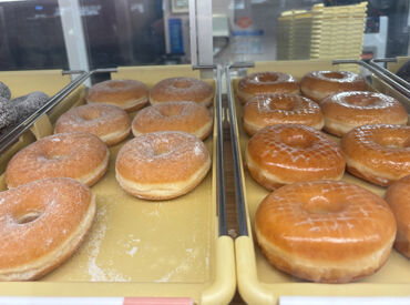 中高年/シニア世代の方~
学生さん/主婦(夫)さん/フリーター/まで
皆さん大歓迎です♪
スイーツ好きな方にもピッタリ◎