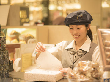 シーキューブ名古屋名鉄店 特別な資格や経験は必要なし！まずは“笑顔”これが一番大切♪あなたの笑顔でおいしいお菓子を届けてください！
