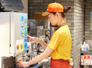ゼッテリア　イオンモール釧路昭和FS店 学生、主婦、フリーターさんetc…
幅広い世代の方が活躍中です！
高校生もOK！未経験歓迎です◎