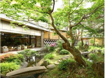 上諏訪温泉油屋旅館 ＼* アナタらしく働ける！ *／
幅広い年代のスタッフが活躍★
だからこそ、「スタッフの働きやすさ」を大切にしています