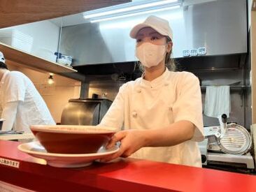 働いているからこその特典☆
美味しい食事補助付き！
お店の絶品ラーメンが食べられるので
それを楽しみに頑張れちゃいますね◎
