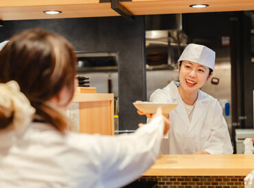 アルバイトが初めての方も大丈夫◎
分からないことがあれば何でも先輩へ相談してくださいね!