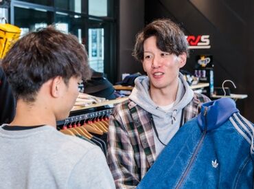 CNS幕張新都心店 【679】 シューズやウェア、アウトドアアイテムなど、
お客さまの商品選びをサポートする中で、
自分の経験や知識が役に立つかも(^^♪