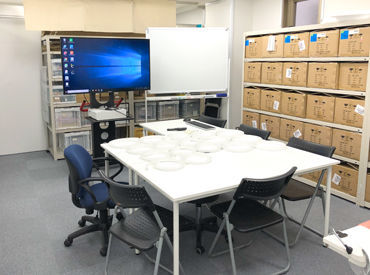 綺麗で広々としたオフィスで働けます！
休憩室も完備◎