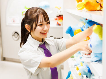 ポケモンストア　新千歳空港店 大切なのは、お客さまと笑顔でコミュニケーションをとること◎
まずは明るく元気なご挨拶でお客様をお迎えしましょう♪