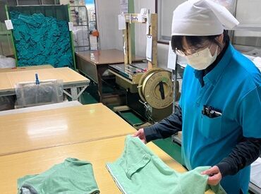 日本基準寝具株式会社　本社工場 車通勤OK！無料駐車場を完備♪
公共交通機関利用時も
最寄りのバス停から徒歩4分で
通勤ラクラク◎