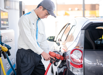 SOLATO　山陽給油所 資格や経験はいりません！
働きながら資格取得もサポート♪
社員登用制度で大手企業の正社員も目指せる◎