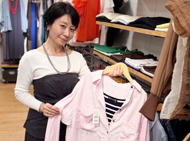 \30~50代の女性スタッフ活躍中♪/
お店のコンセプトも30~50代向けで提案しやすい*
まずは笑顔で「いらっしゃいませ」から◎