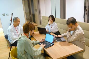 メルマガチーム会議の様子♪みんなで色んな意見を出し合います!