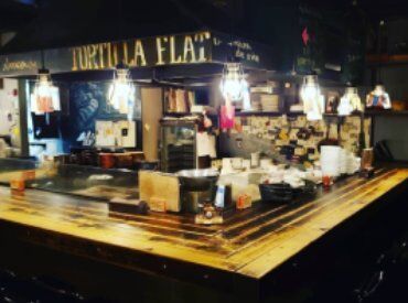 炭焼きバル倉庫 20代活躍中！2年以上在籍しているスタッフがイチから分かりやすく
丁寧にお教えするので安心して飛び込んできてくださいね☆