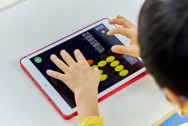 バイトデビューや教育業界が初めての方にもピッタリ★
少数精鋭なので一人ひとりに目が行き届き、安心して活躍できます！
