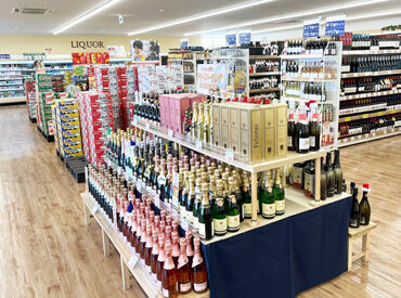 ＼お酒好きにはたまらない環境／
広い店内に日本各地のお酒がいっぱい♪
知識ゼロの方でもお酒の魅力にハマるかも！？