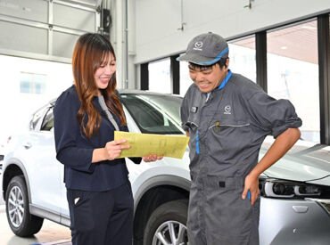 ＼チームワーク抜群の職場！／
営業1人に整備2人の手厚いサポート体制だからこそ、より最適な提案をお客様にできます。